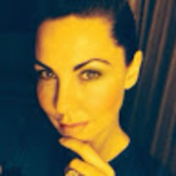 Meet your Posher, Debora - Picture 1 of 1